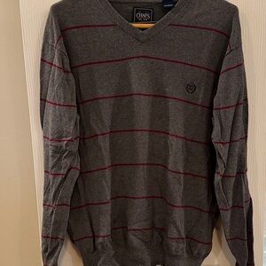 Chaps Men's V-Neck Sweater in Gray with Red Accents
